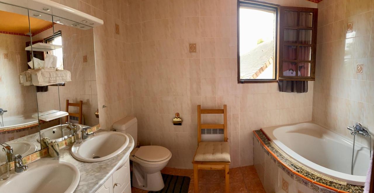 Manoir Melphil Bed & Breakfast Saint-Etienne-la-Thillaye ภายนอก รูปภาพ